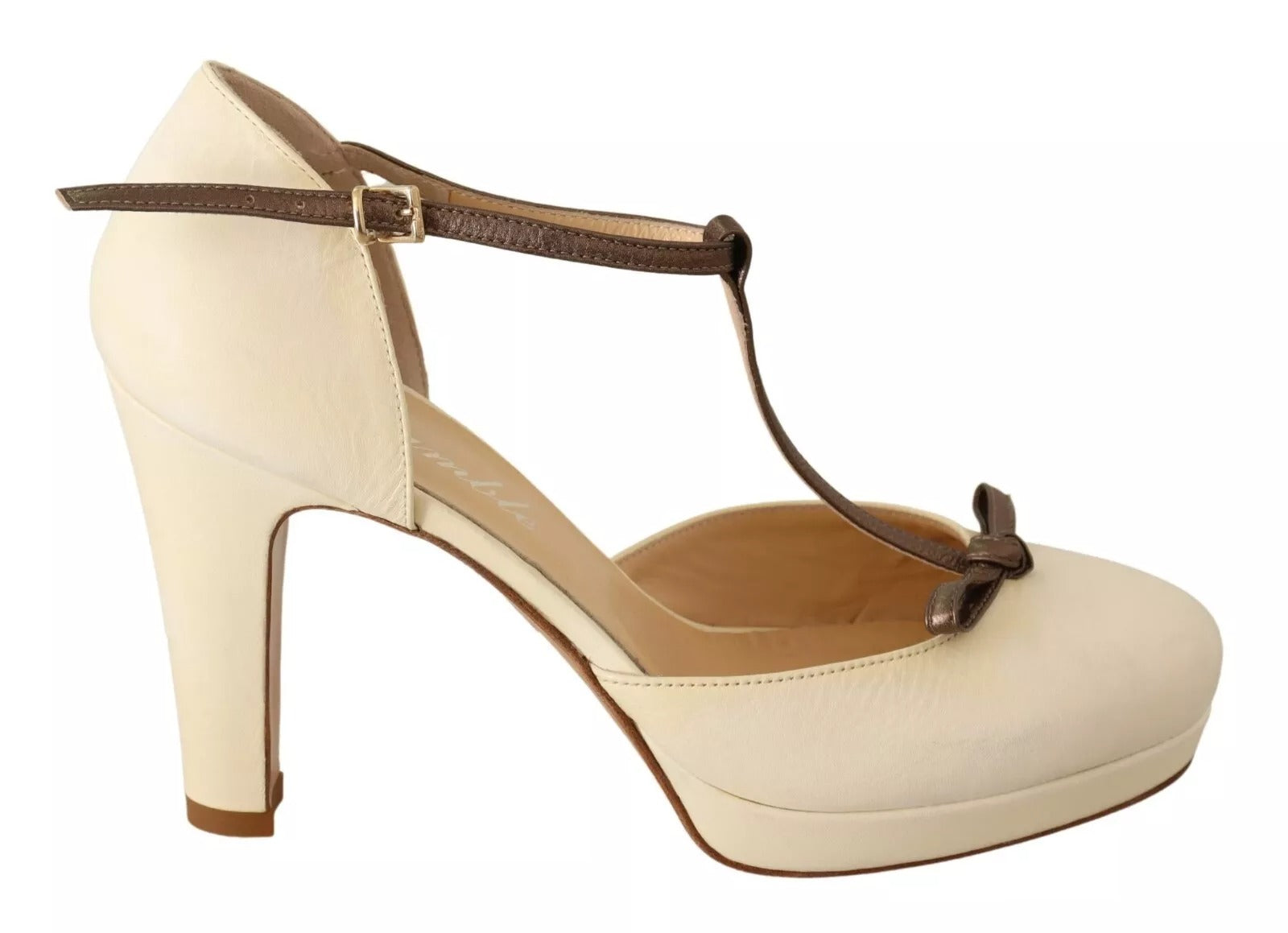 Escarpins en cuir à talons bloc et bride en T, couleur beige.