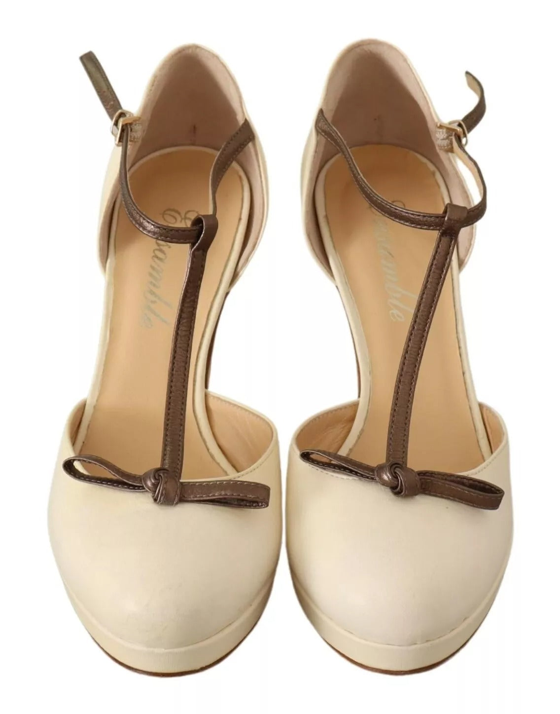 Escarpins en cuir à talons bloc et bride en T, couleur beige.
