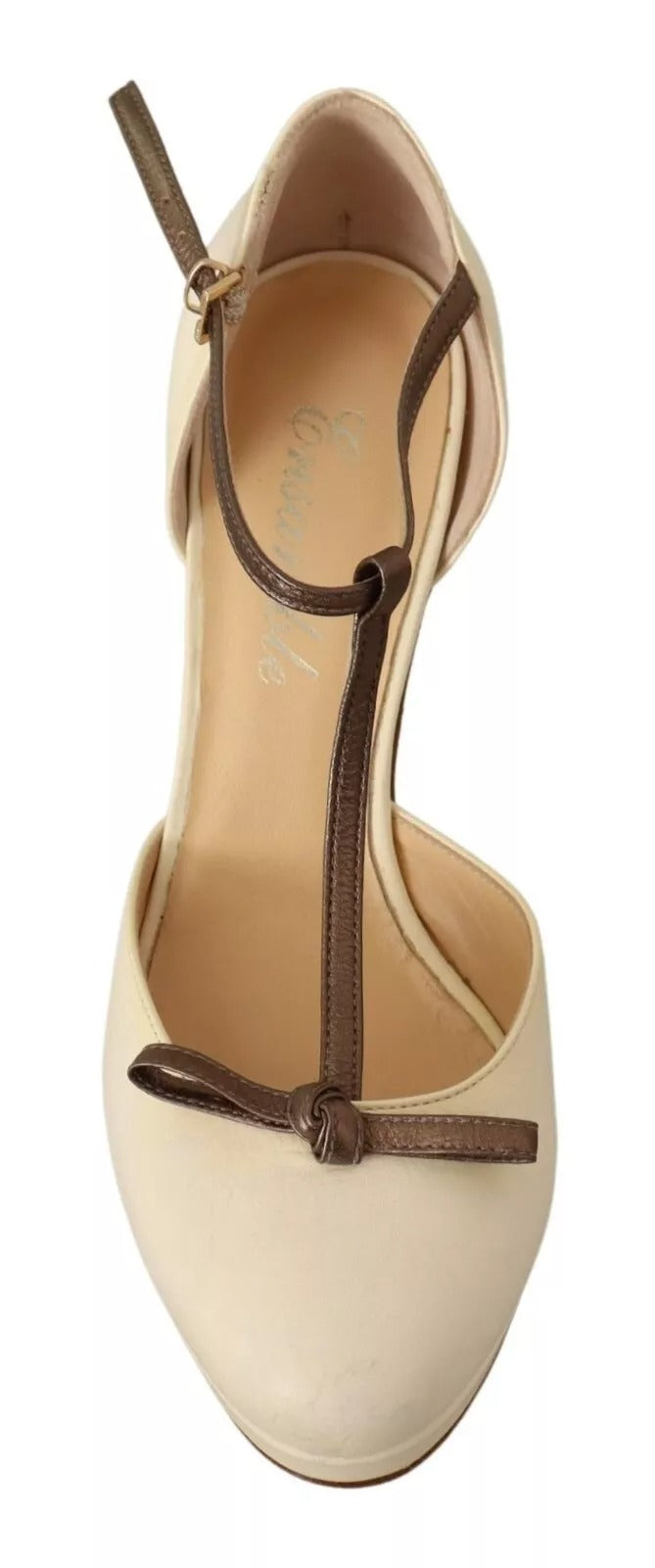 Escarpins en cuir à talons bloc et bride en T, couleur beige.