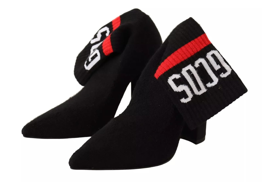 Bottines à talon bloc en daim noir avec logo et chaussettes intégrées.