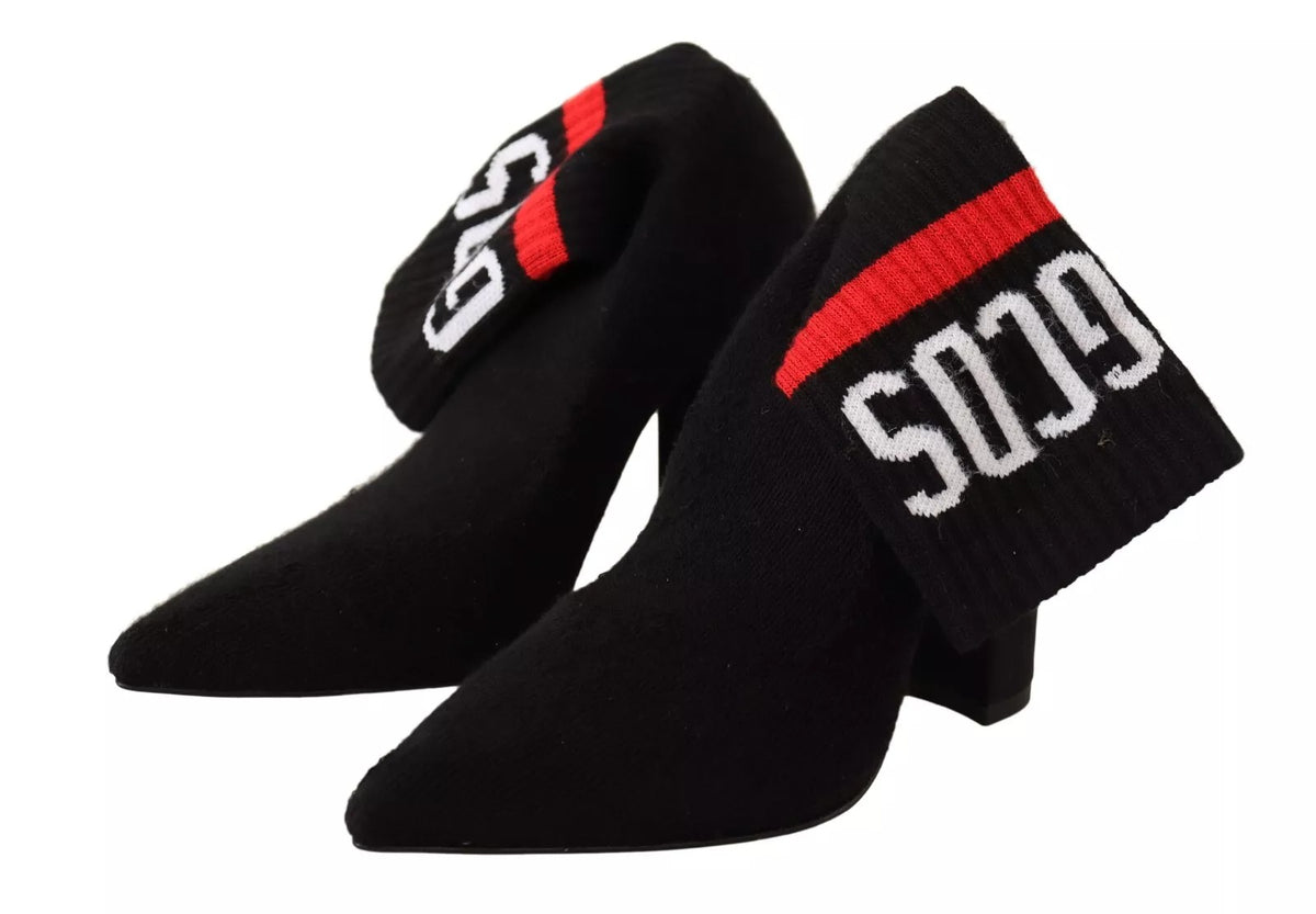 Bottines à talon bloc en daim noir avec logo et chaussettes intégrées.