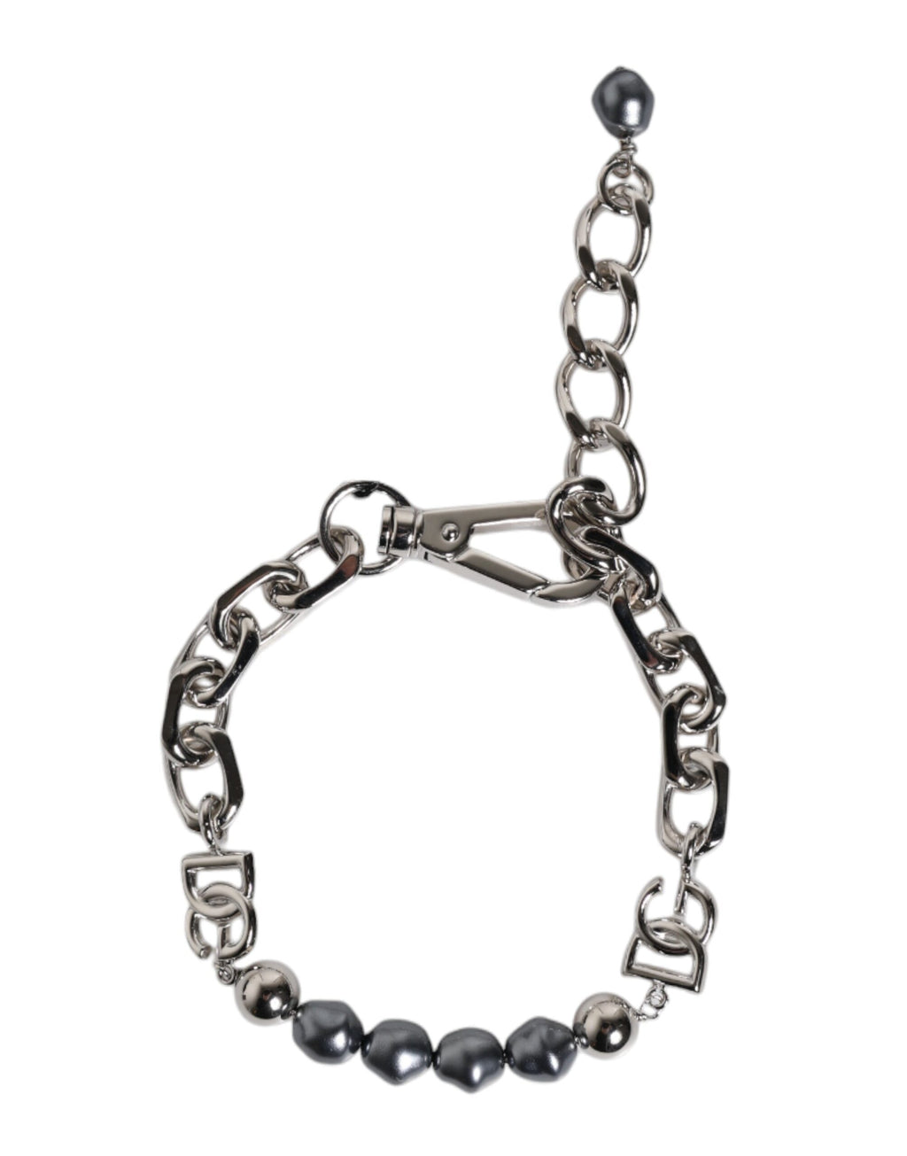 Bracelet en perles grises avec chaîne argentée, fermoir à crochet et logo.