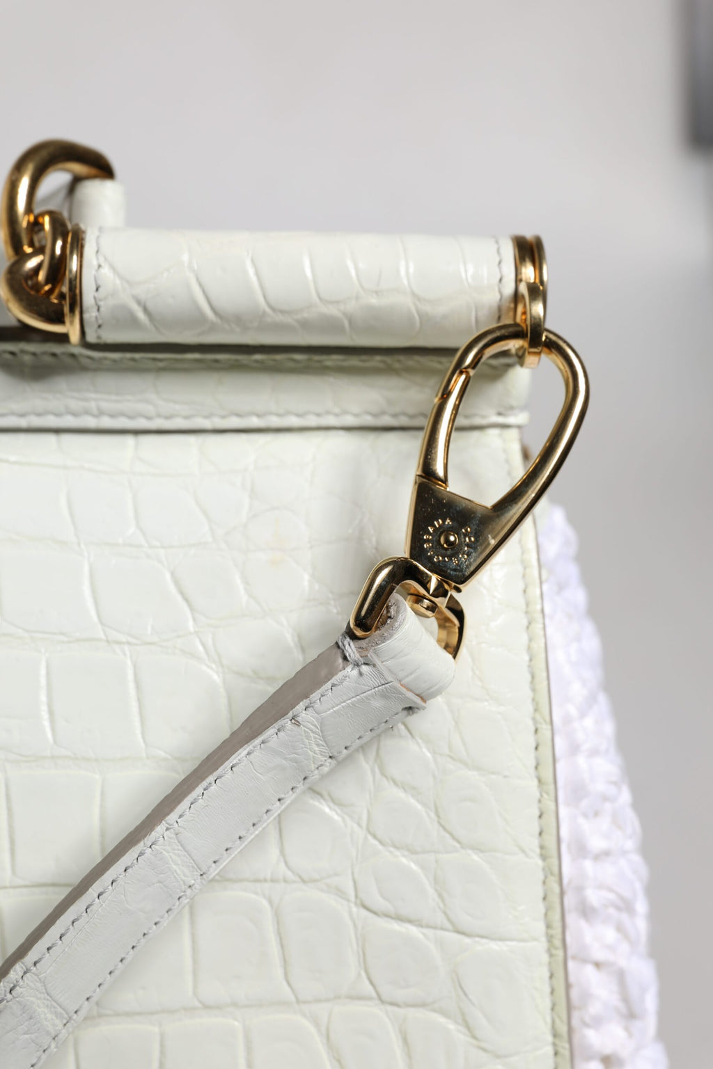 Sac à main bandoulière en cuir blanc et raffia avec poignée supérieure