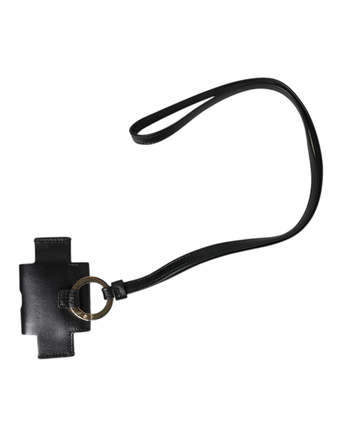 Étui Airpods en cuir noir avec plaque métallique dorée portant le logo.