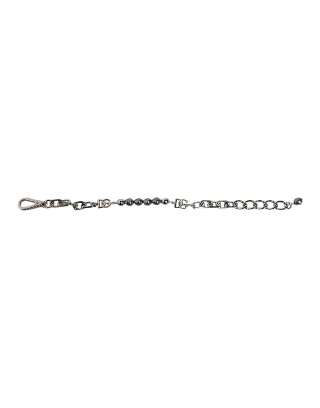 Bracelet en perles grises avec chaîne argentée, fermoir à crochet et logo.