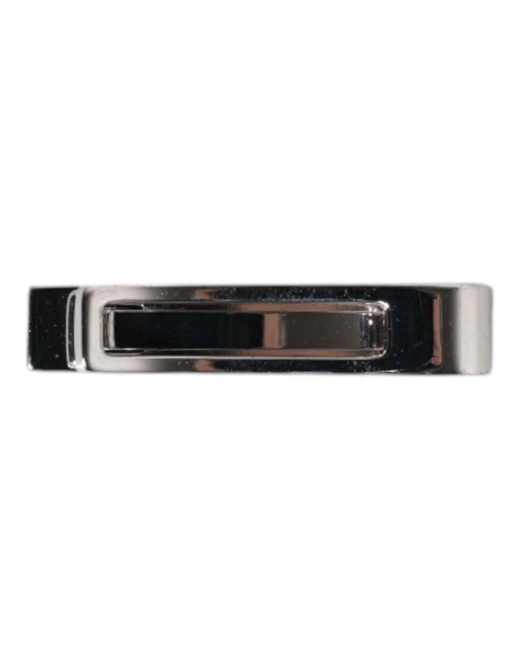 Barrette de cravate en laiton argenté avec logo de la marque.