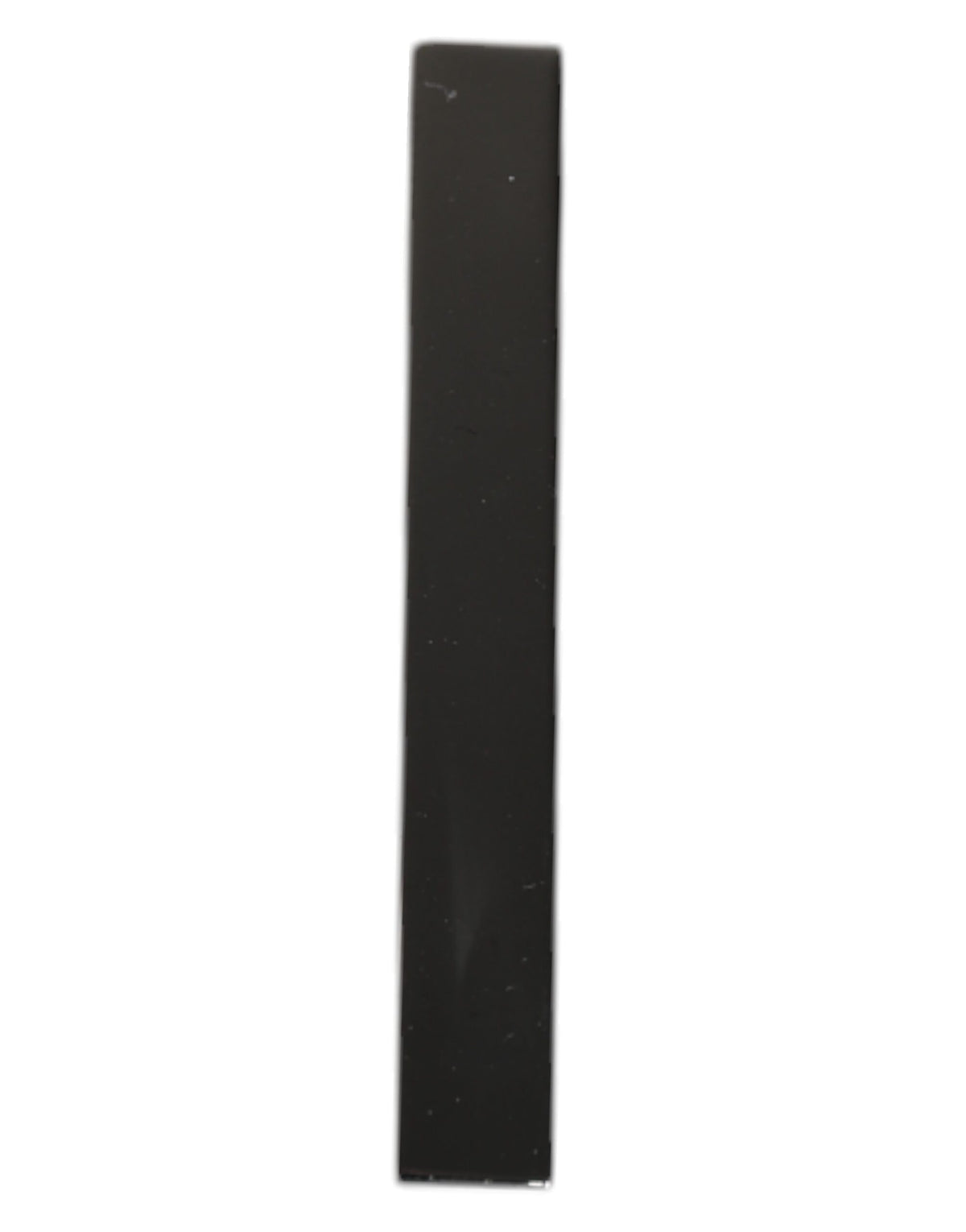 Barrette de cravate en laiton noir avec logo de la marque.