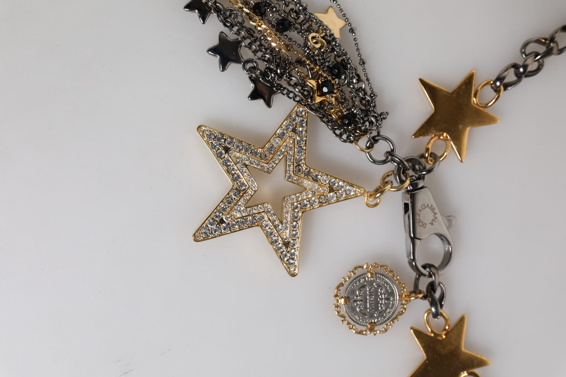 Ceinture à chaîne pour la taille, décorée d'argent, d'or et de laiton.