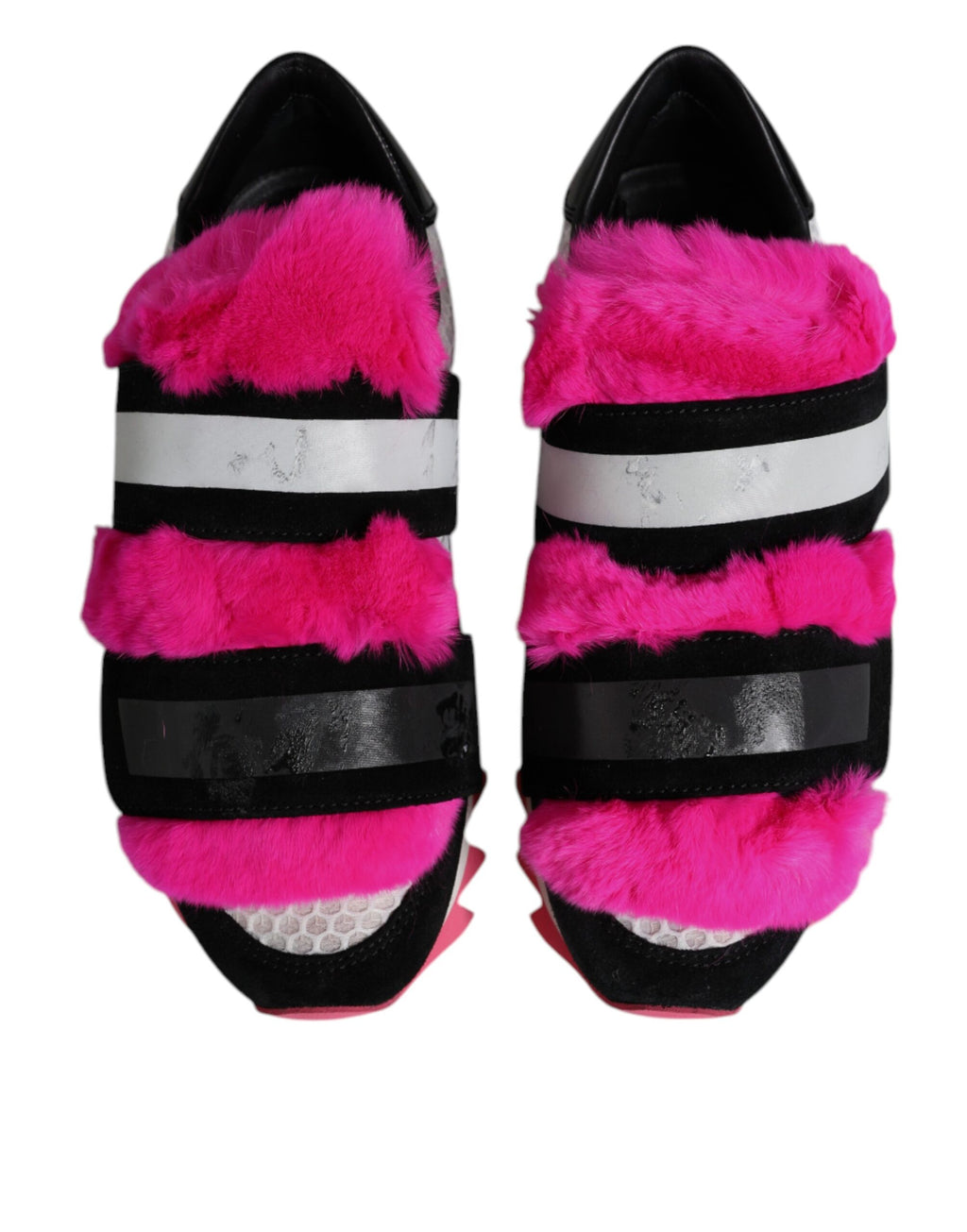 Sneakers noires à fourrure rose et ornements