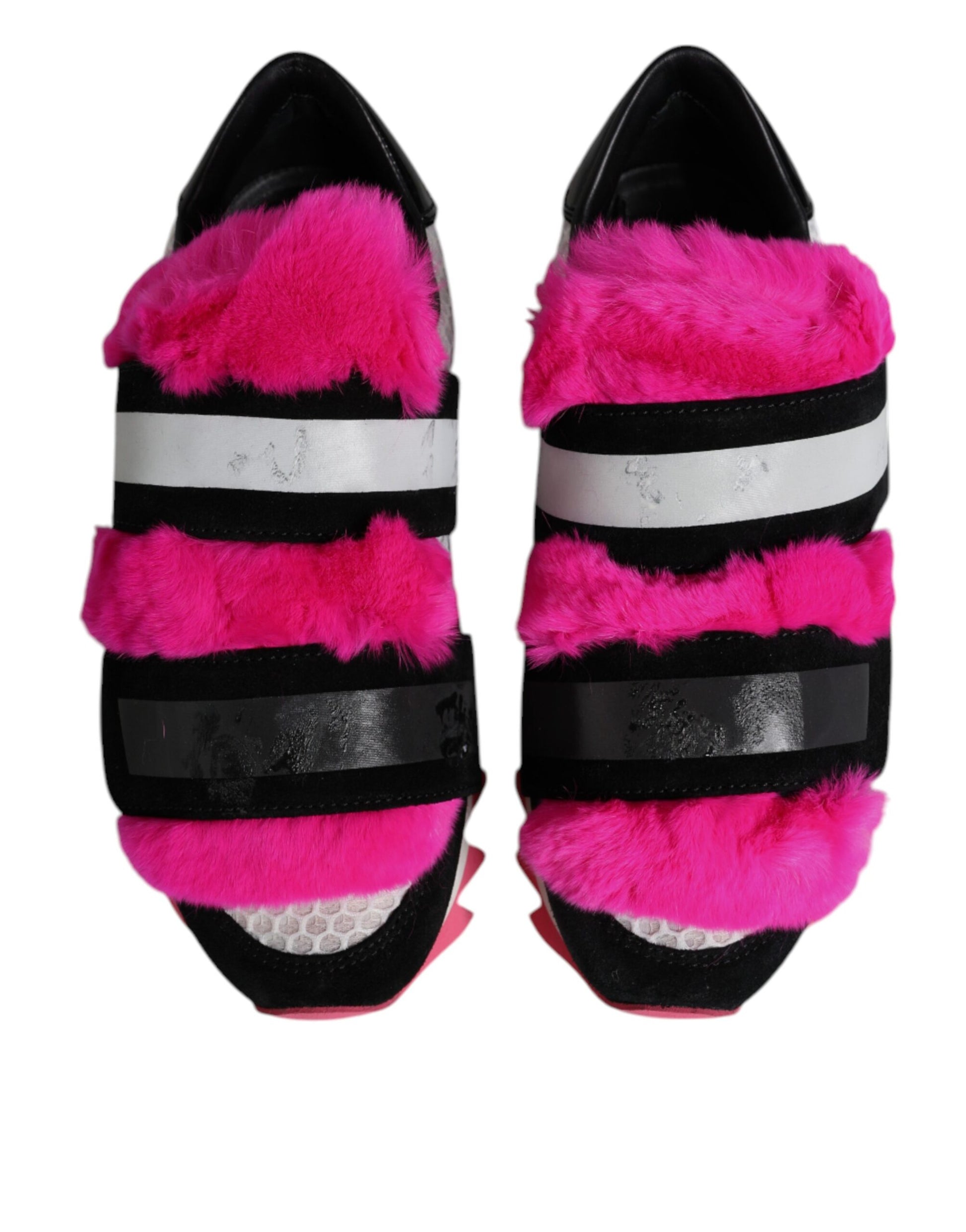 Sneakers noires à fourrure rose et ornements