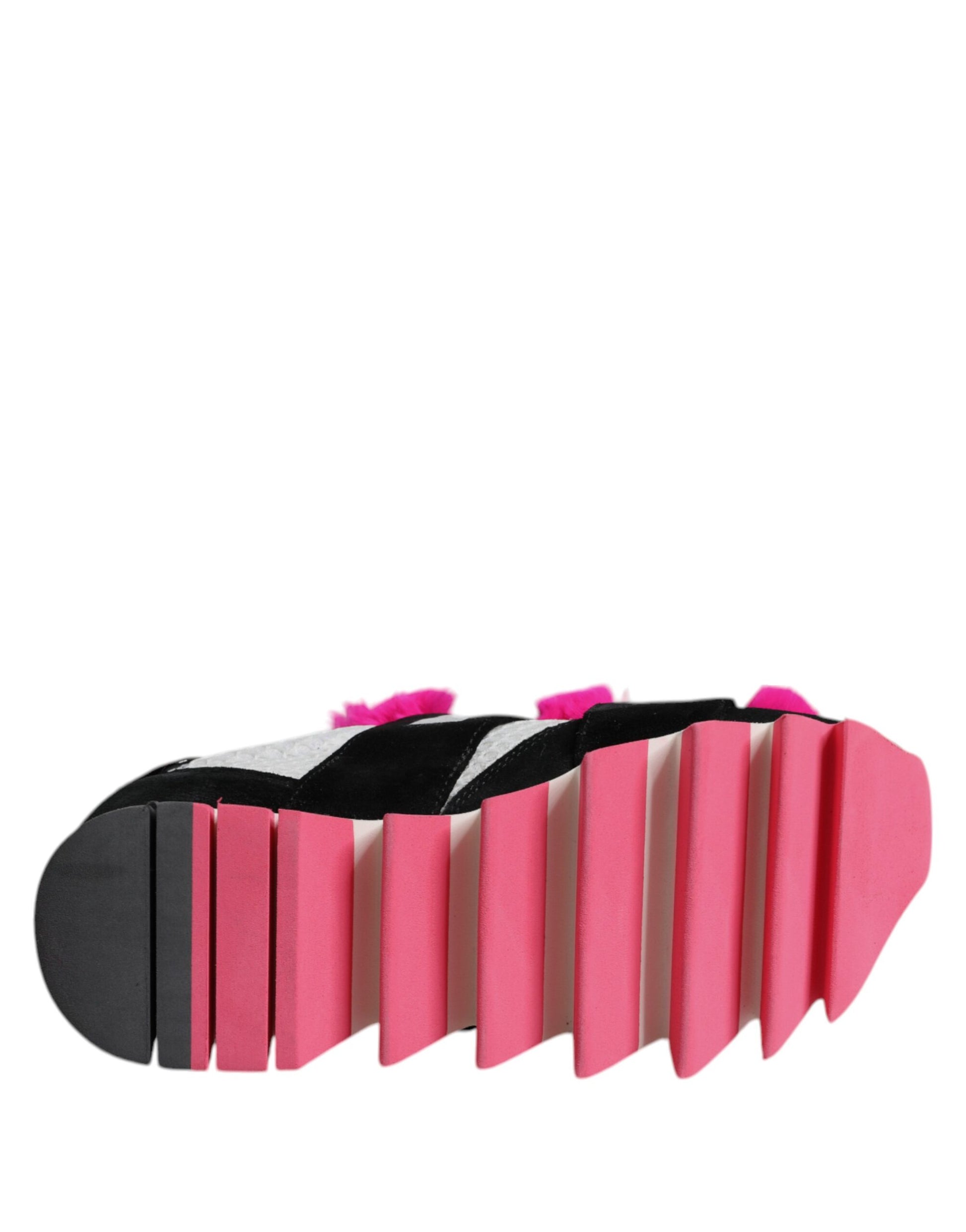 Sneakers noires à fourrure rose et ornements