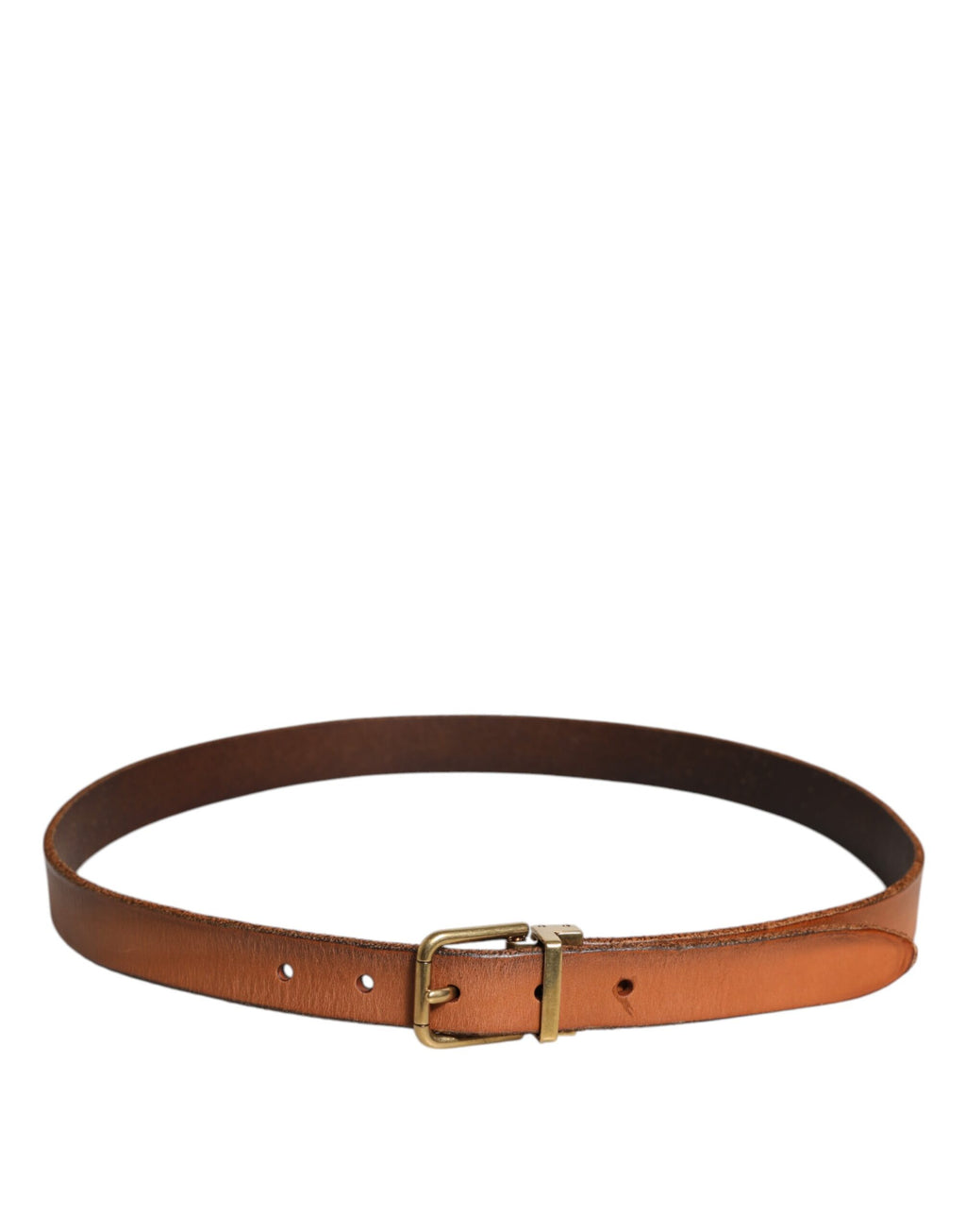 Ceinture en cuir marron avec boucle en métal doré.