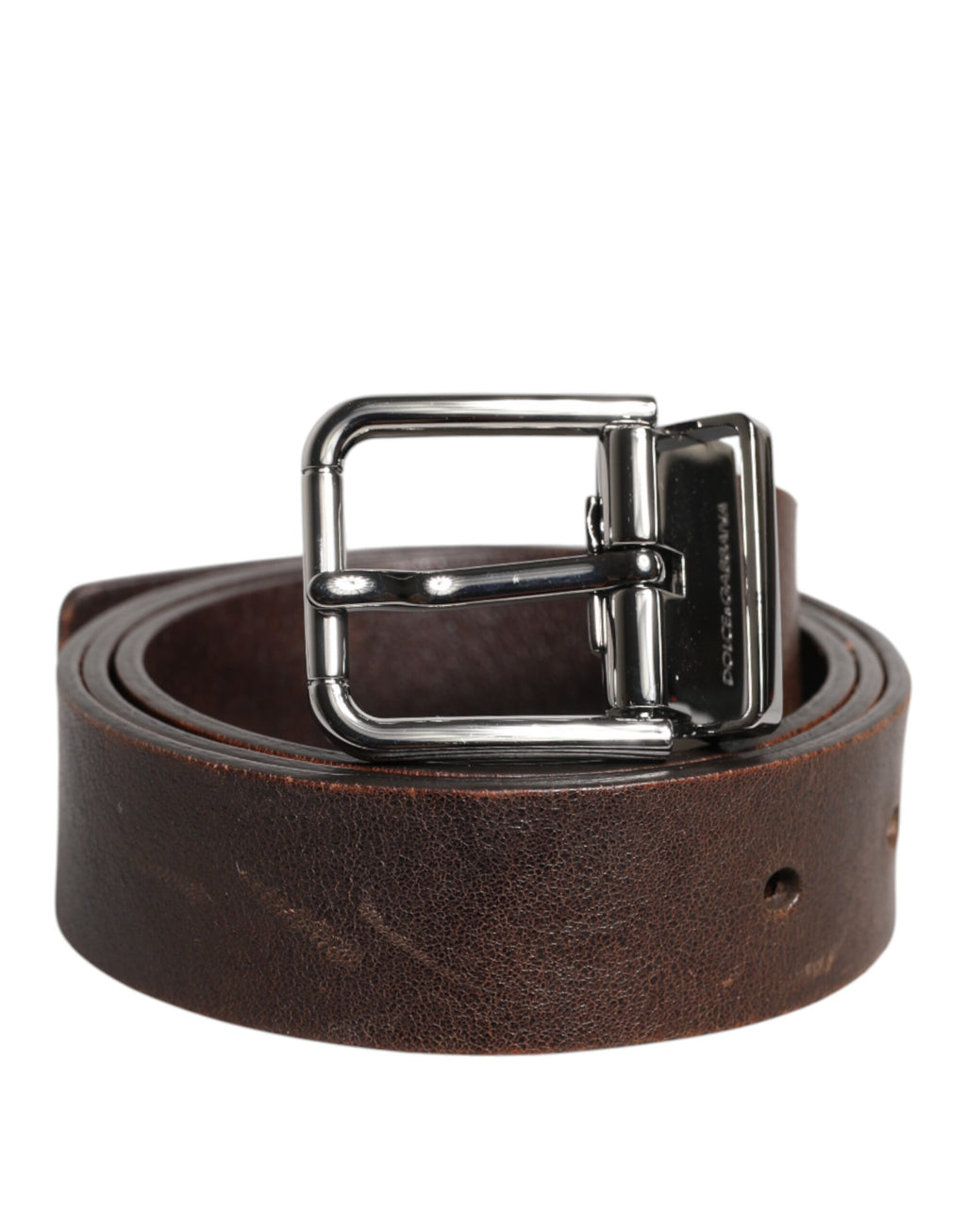 Ceinture en cuir marron avec boucle métallique classique et logo.