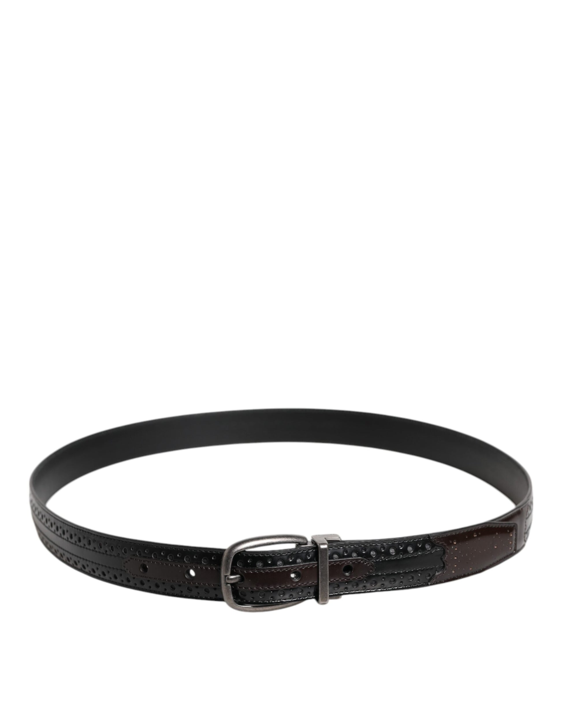 Ceinture en cuir noir et marron avec boucle en métal classique.