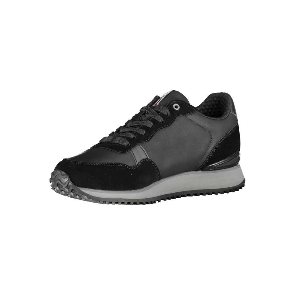 Sneakers noires élégantes avec lacets contrastants