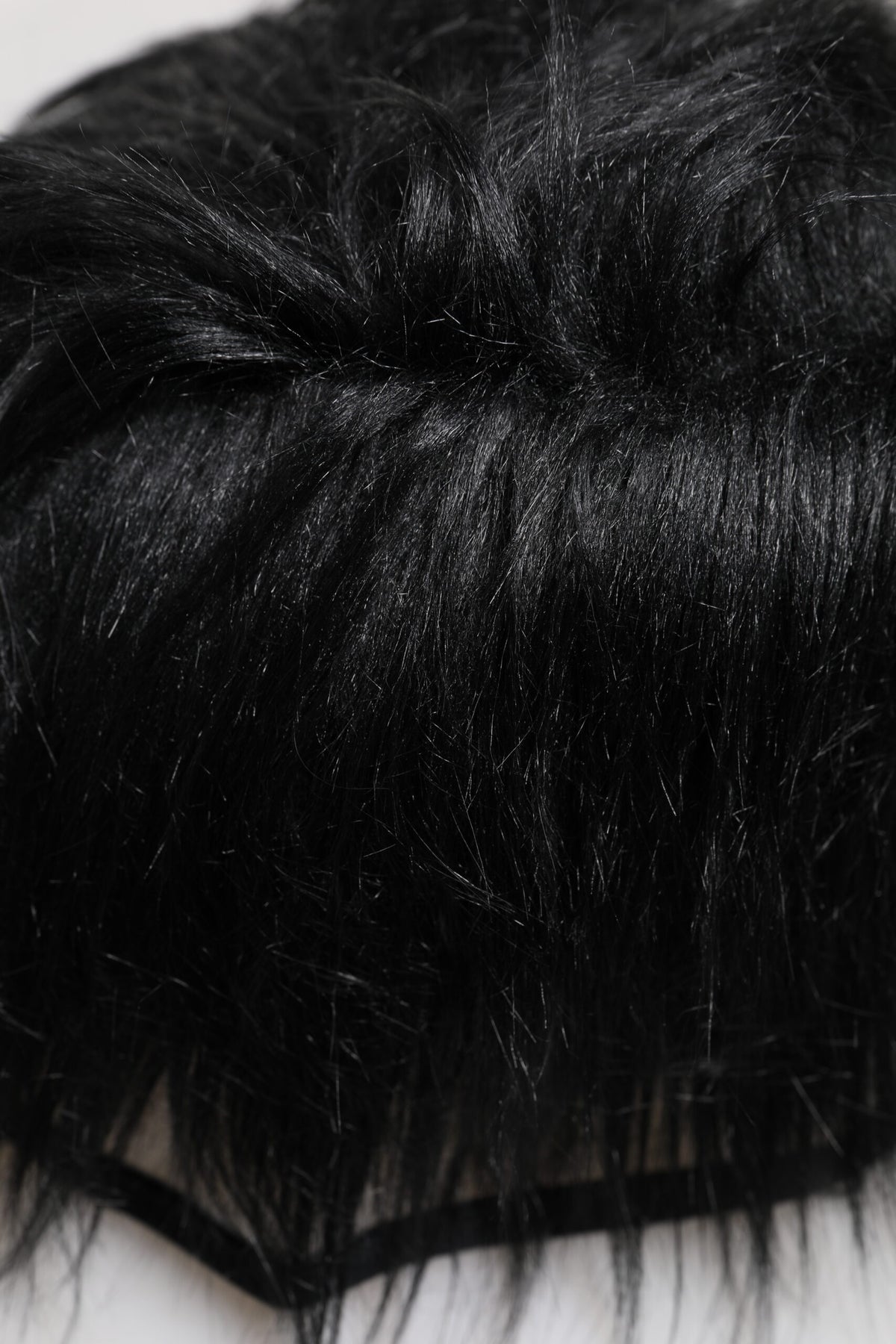Chapeau cloche en fausse fourrure noire