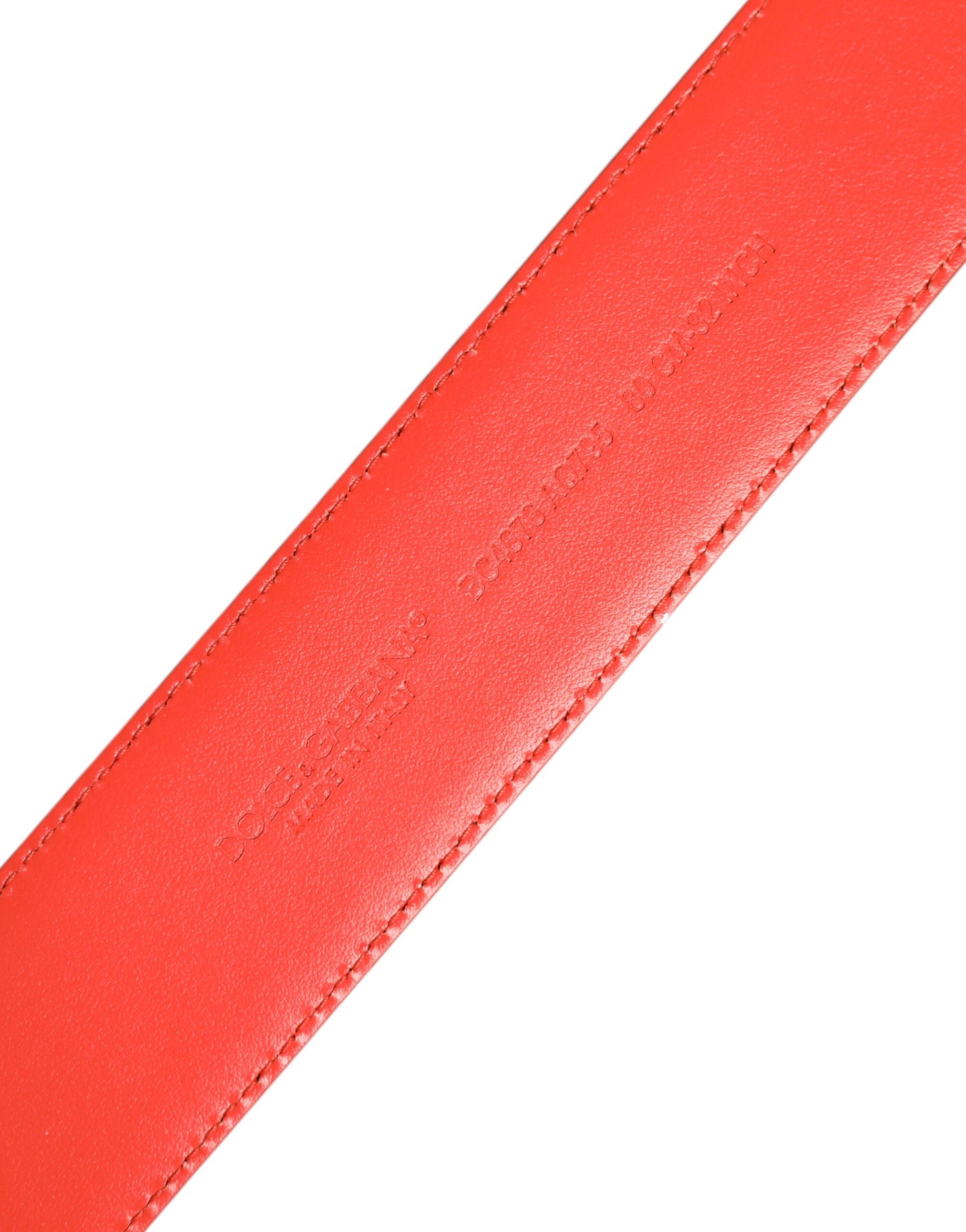Ceinture à boucle en métal doré orange avec logo.