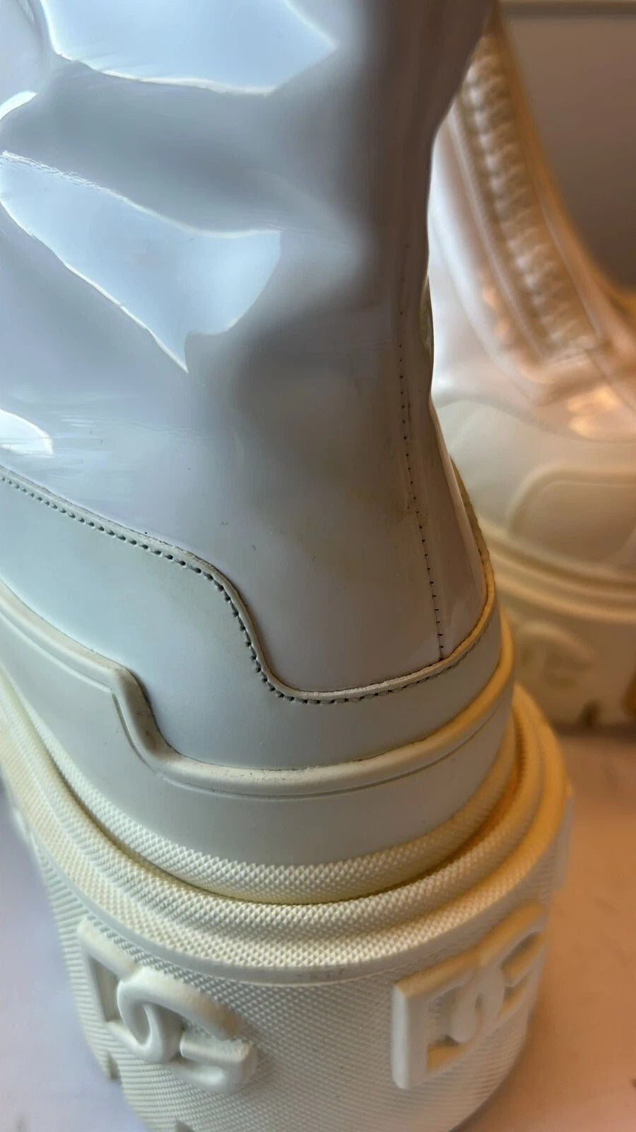 Bottes de cheville en cuir blanc avec logo en caoutchouc