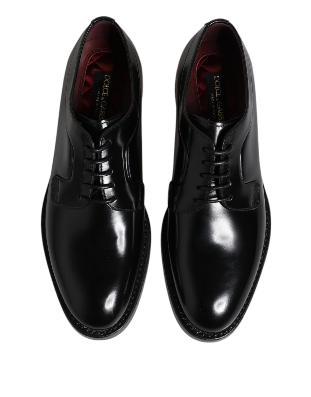 Chaussures habillées formelles en cuir noir à lacets, style derby.