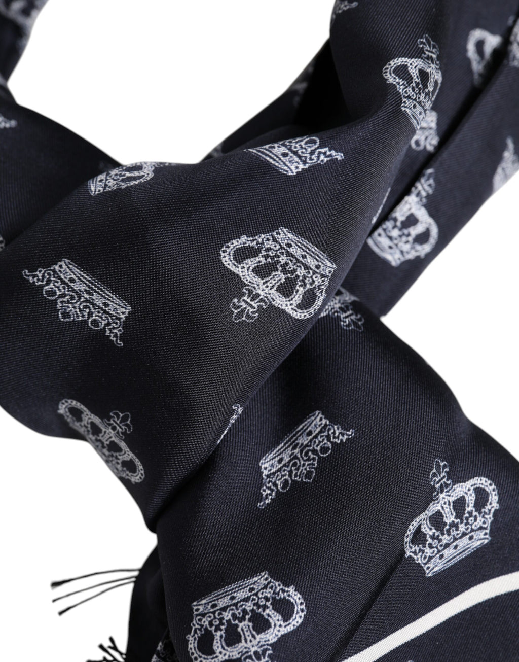 Écharpe foulard homme en soie noire avec franges et couronne.