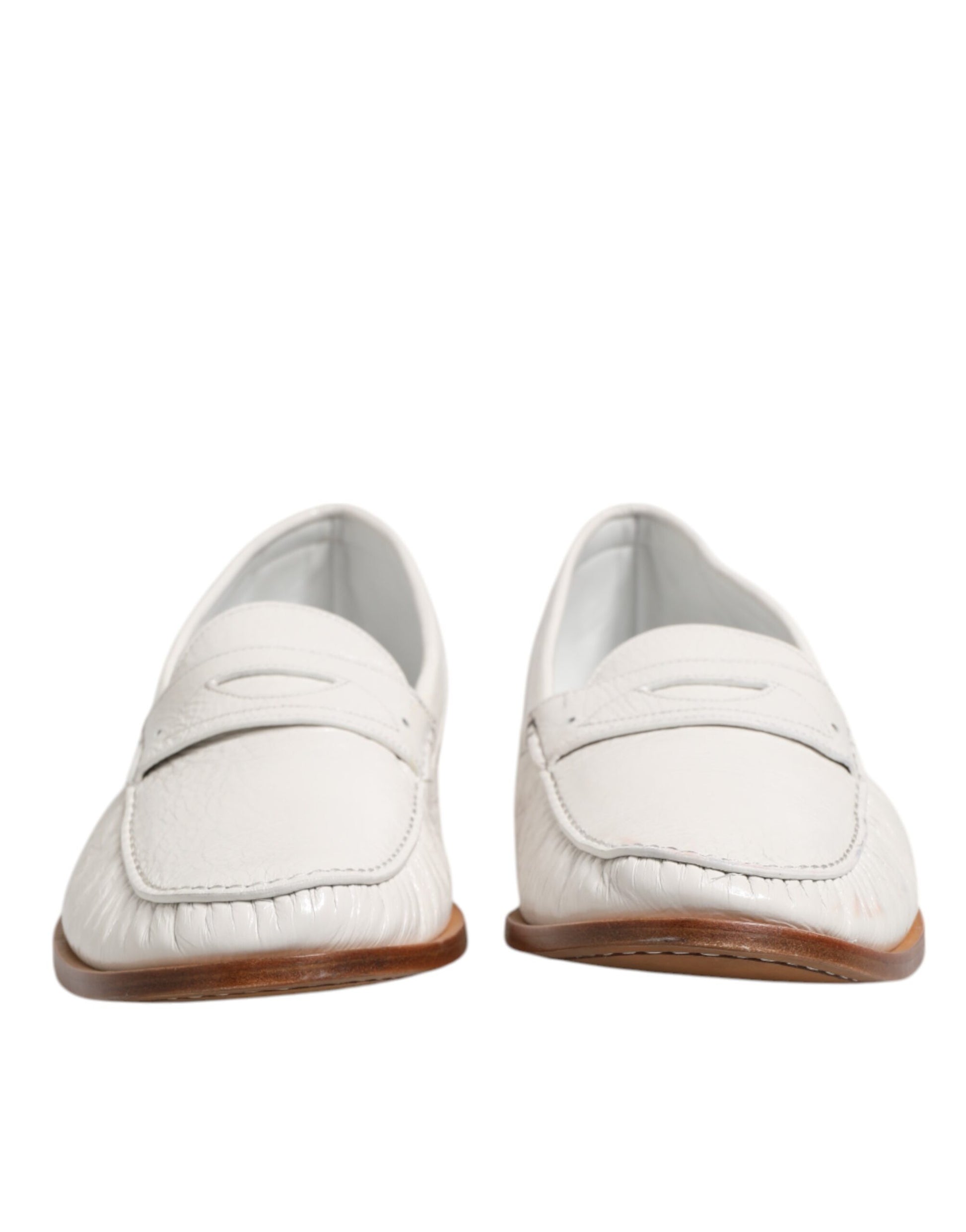 Mocassins en cuir blanc, chaussures plates à enfiler.