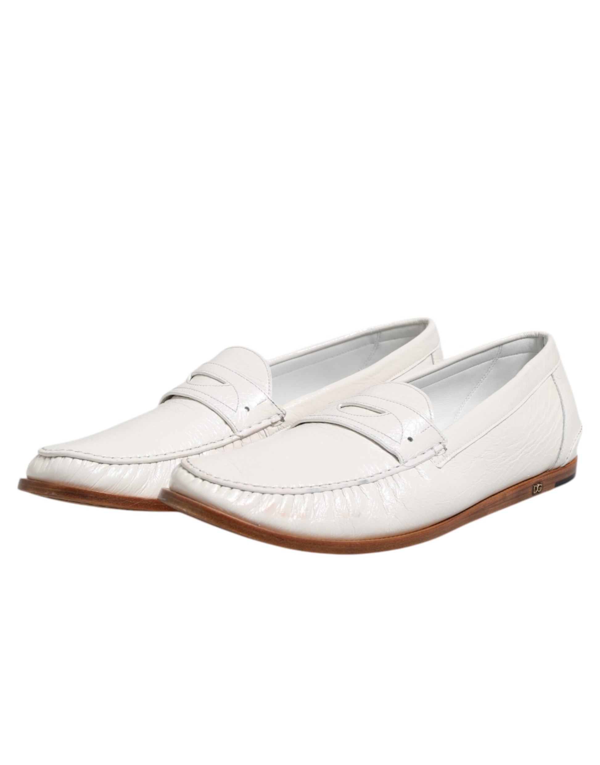 Mocassins en cuir blanc, chaussures plates à enfiler.