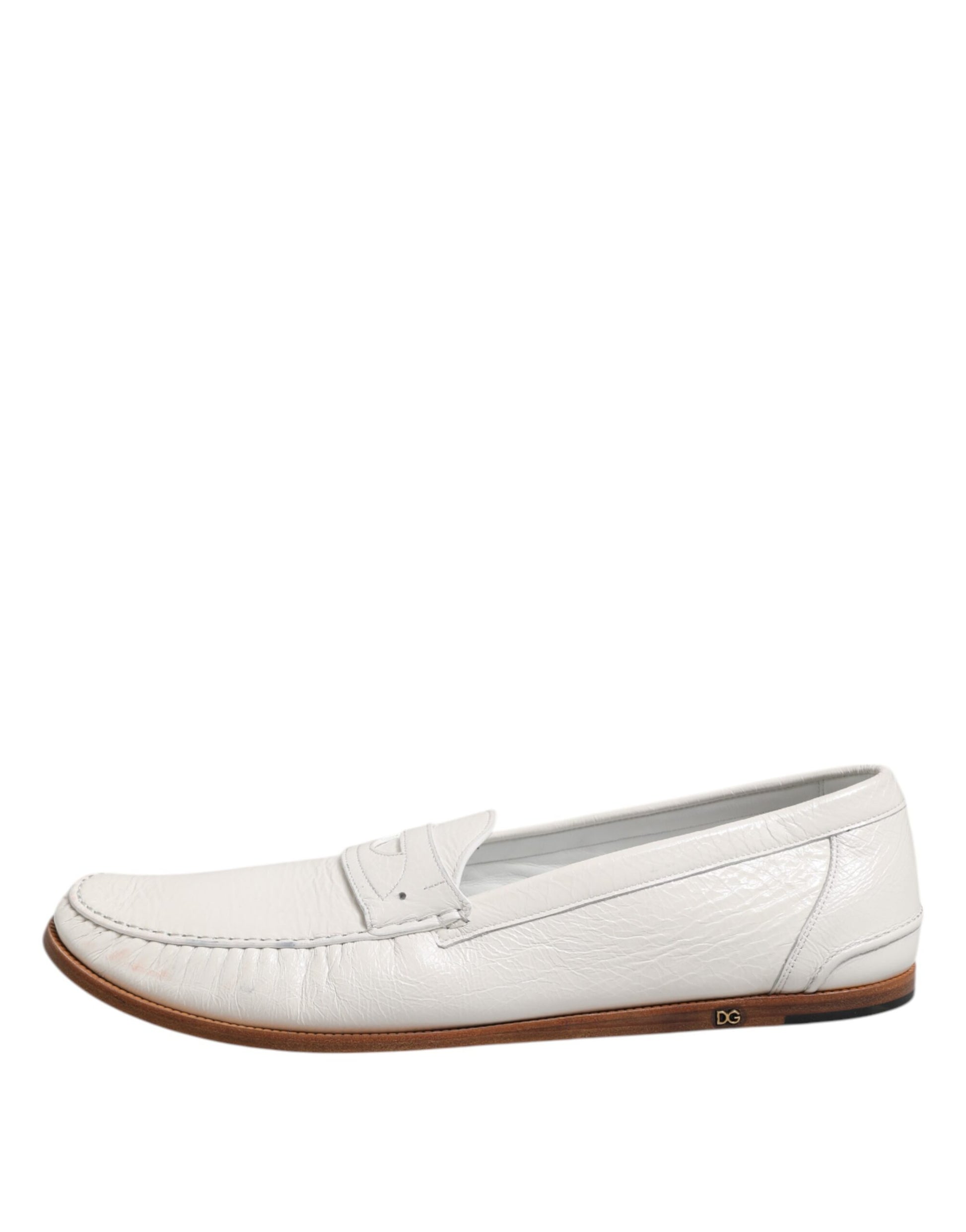 Mocassins en cuir blanc, chaussures plates à enfiler.