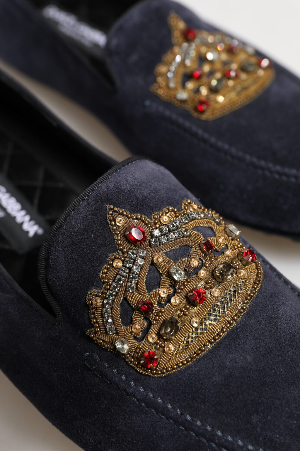 Boutures de cuir bleu daim avec cristaux, chaussures habillées.