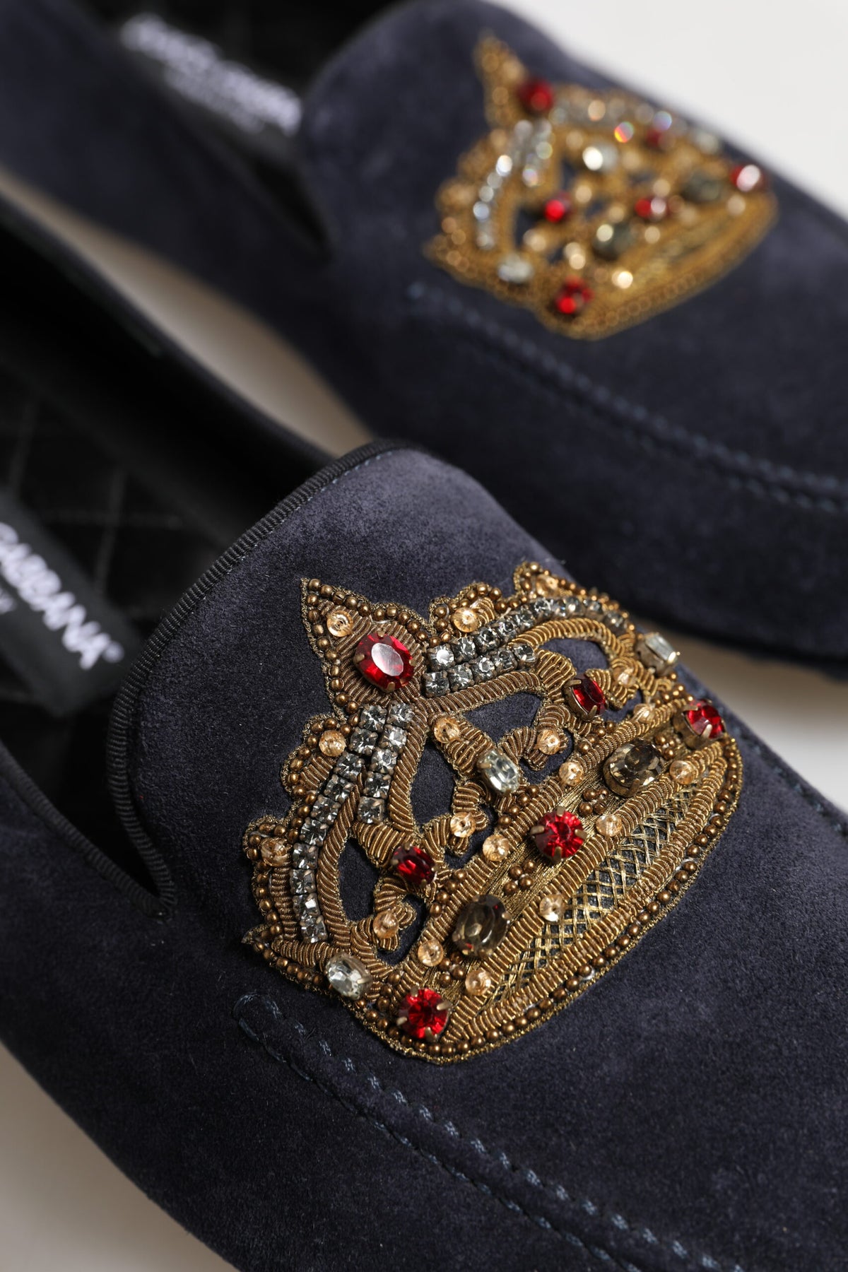 Boutures de cuir bleu daim avec cristaux, chaussures habillées.