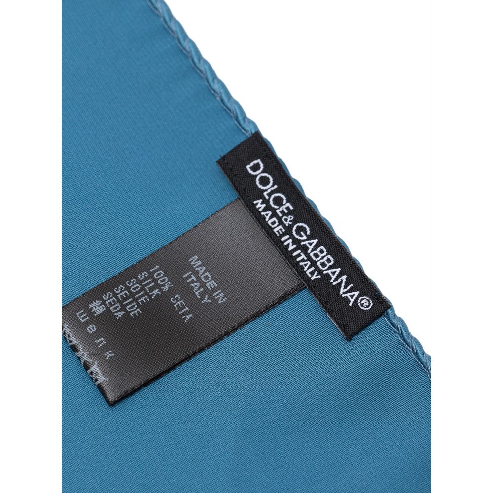 Pochette de poche en soie bleu clair