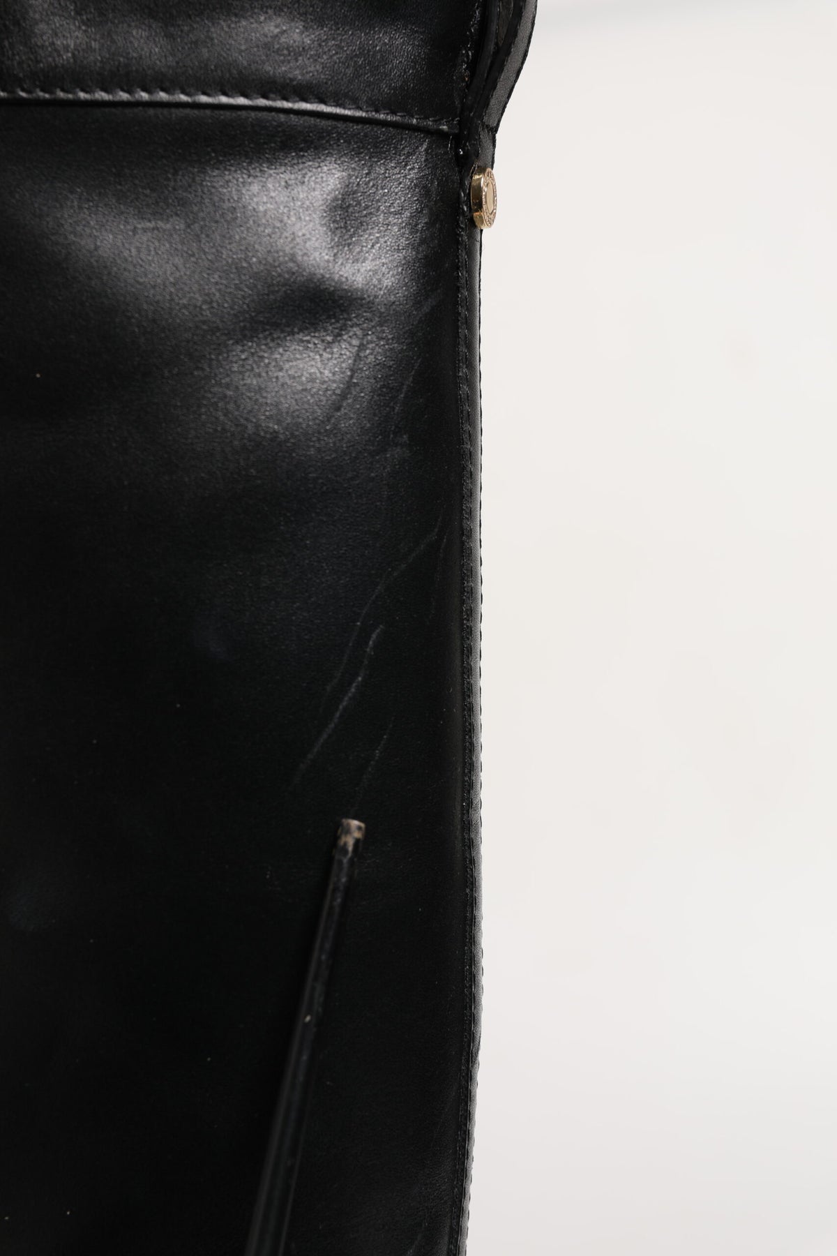 Bottines hautes en cuir noir avec boucle