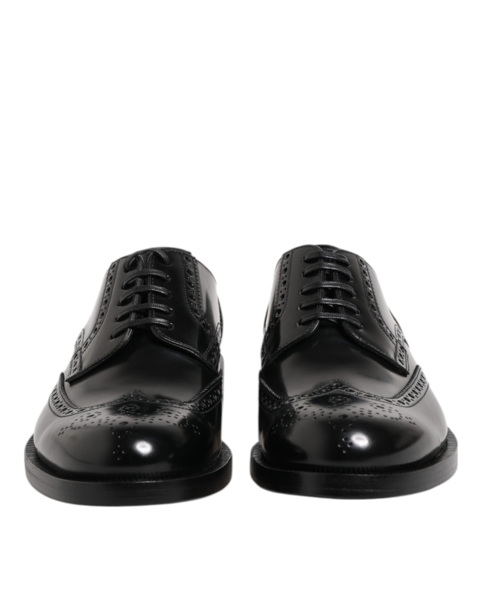 Chaussures habillées en cuir noir, style derby à bout pointu.