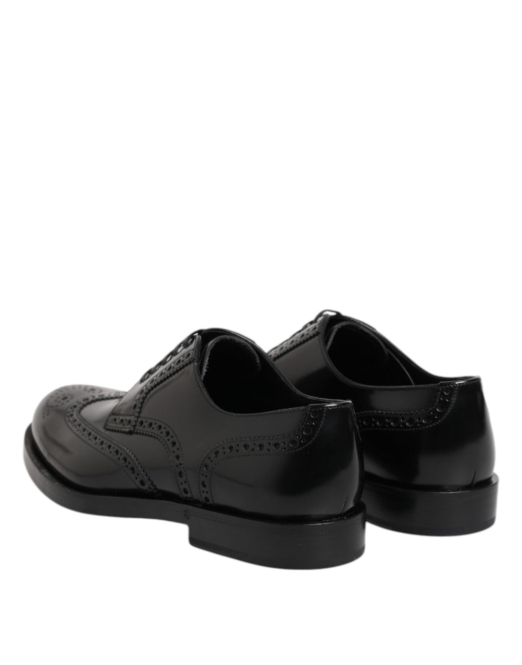 Chaussures habillées en cuir noir, style derby à bout pointu.