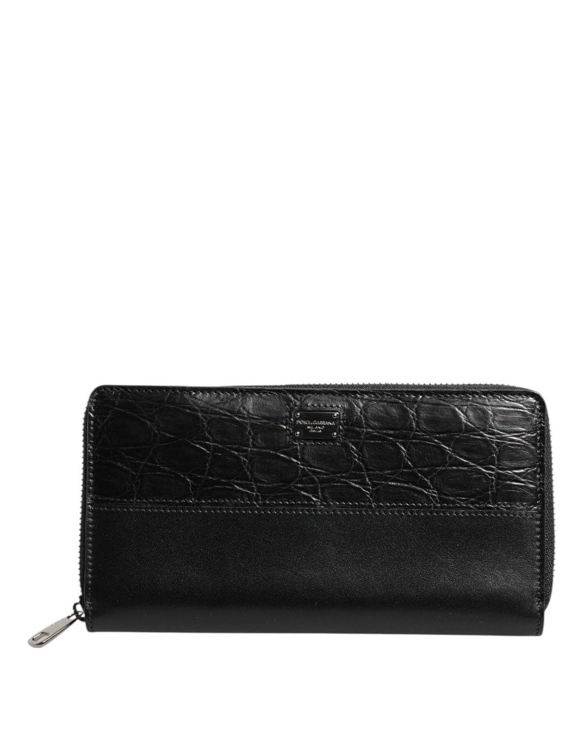 Portefeuille continental à fermeture éclair en cuir noir avec plaque de logo.