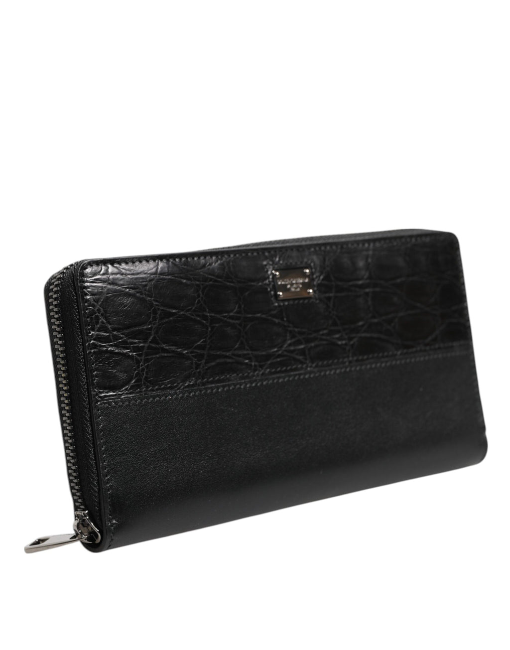 Portefeuille continental à fermeture éclair en cuir noir avec plaque de logo.