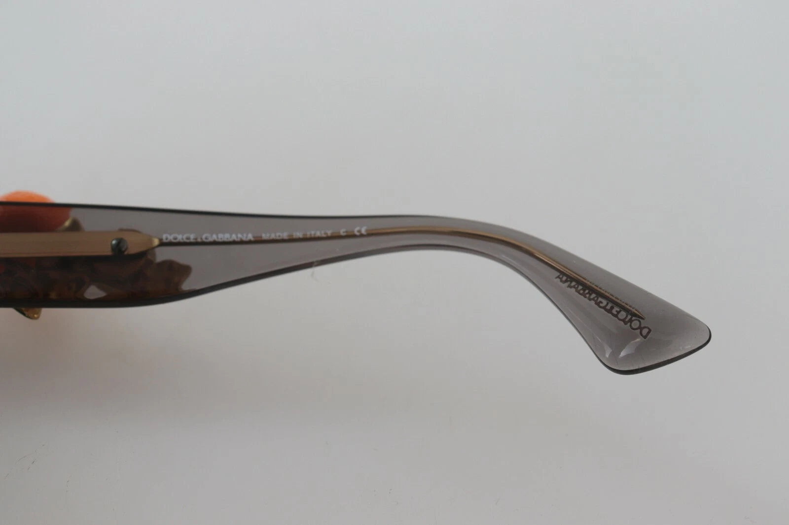 DG4283B Sonnenbrille mit Acetatkristallen und orangefarbenen Applikationen
