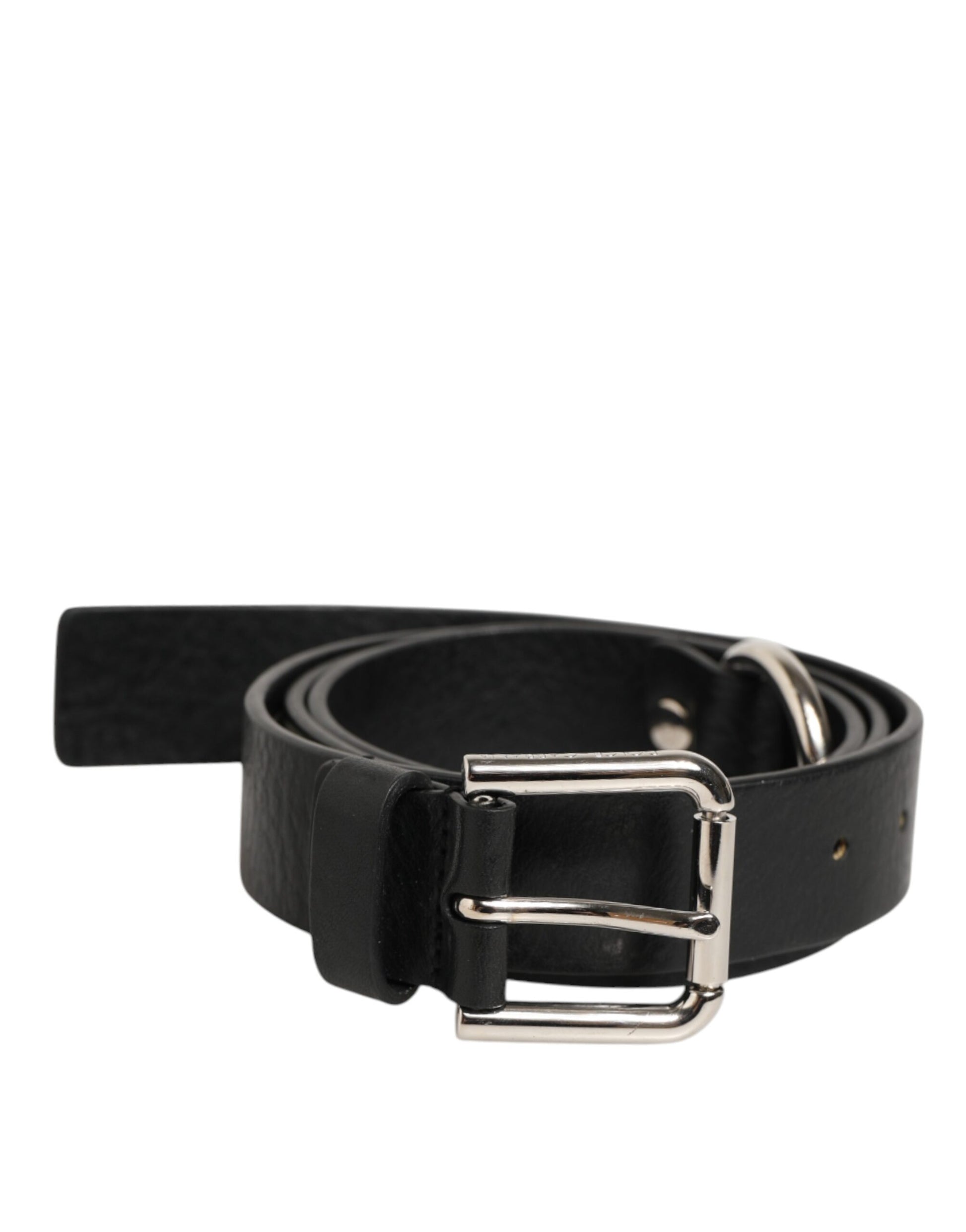 Ceinture en cuir noir classique avec boucle métallique et logo.