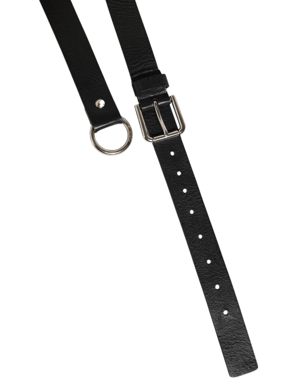 Ceinture en cuir noir classique avec boucle métallique et logo.