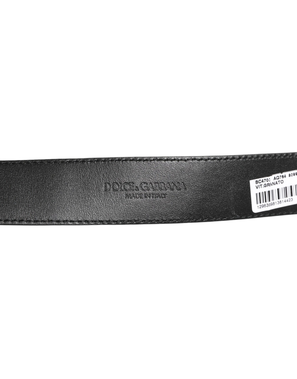 Ceinture en cuir noir classique avec boucle métallique et logo.